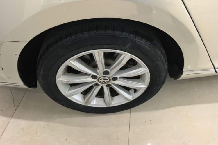 Used Volkswagen Magotan 2019 330TSI DSG Leading Model China VI Standard Exterior 3