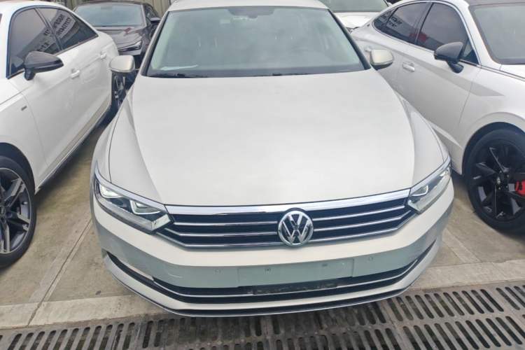 Used Volkswagen Magotan 2019 330TSI DSG Luxury Version China VI Standard Front