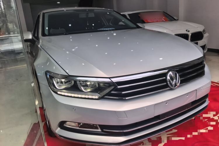 Used Volkswagen Magotan 2019 330TSI DSG Leading Model China VI Standard Front Right 45 Deg