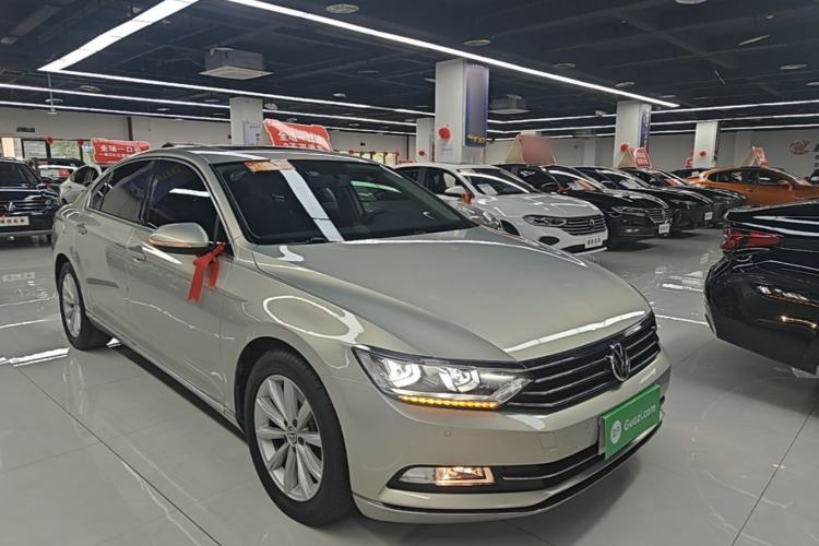 Used Volkswagen Magotan 2019 330TSI DSG Leading Model China VI Standard Front Right 45 Deg