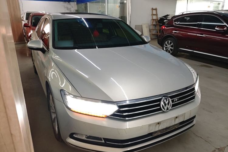 Used Volkswagen Magotan 2019 330TSI DSG Leading Model China VI Standard Front Right 45 Deg
