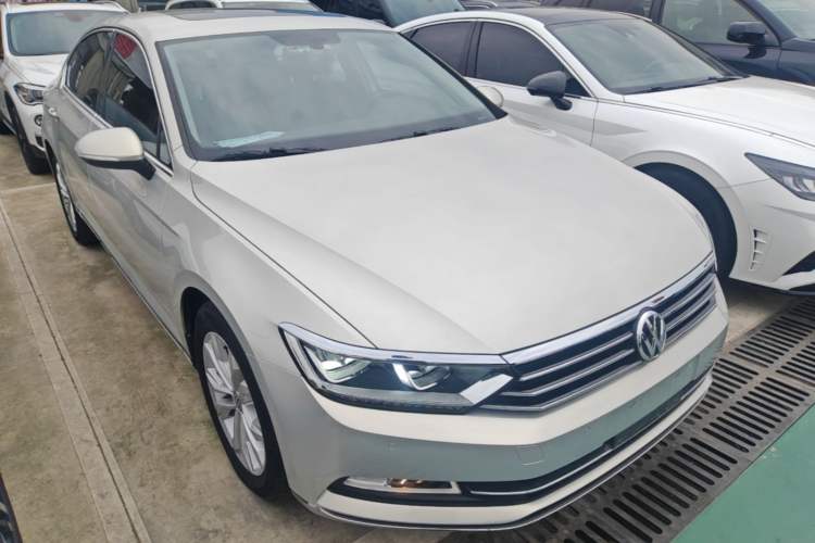 Used Volkswagen Magotan 2019 330TSI DSG Luxury Version China VI Standard Front Right 45 Deg