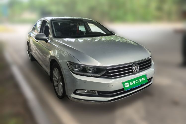 Used Volkswagen Magotan 2019 330TSI DSG Leading Model China VI Standard Front Right 45 Deg