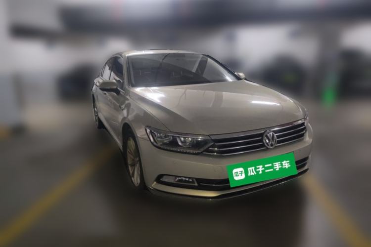 Used Volkswagen Magotan 2019 330TSI DSG Leading Model China VI Standard Front Right 45 Deg