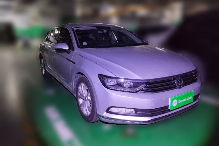 Used Volkswagen Magotan 2019 330TSI DSG Luxury Model China V Standard Front Right 45 Deg