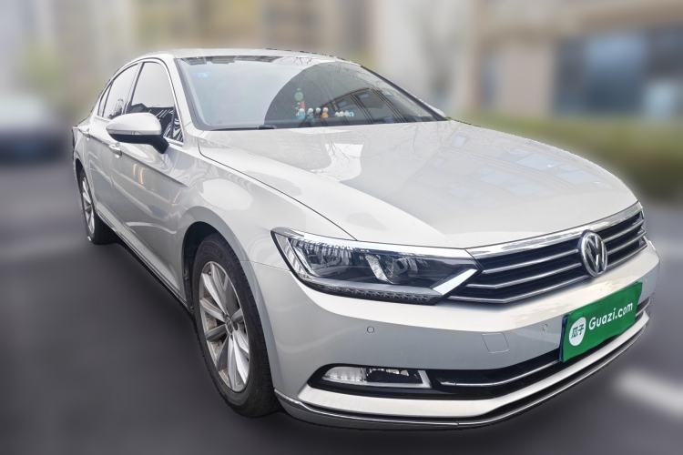 Used Volkswagen Magotan 2019 330TSI DSG Leading Edition China V Standard Front Right 45 Deg