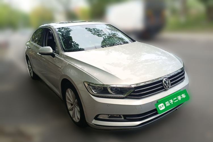 Used Volkswagen Magotan 2019 330TSI DSG Leading Edition China V Standard Front Right 45 Deg
