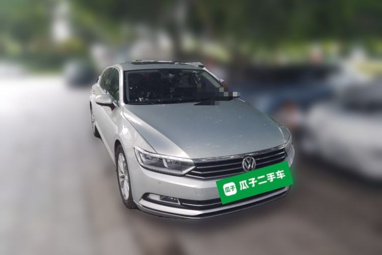 Used Volkswagen Magotan 2019 330TSI DSG Luxury Model China V Standard Front Right 45 Deg