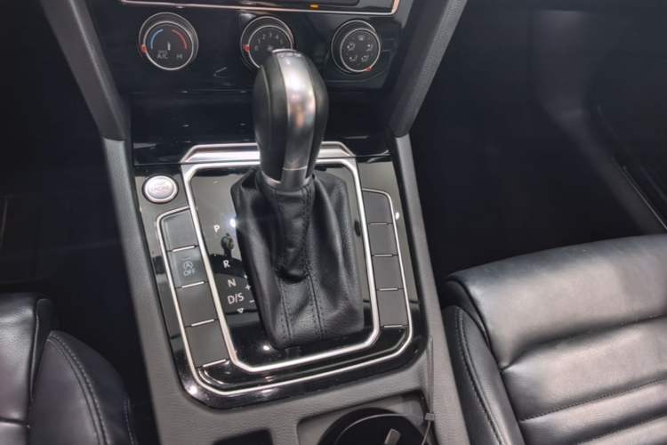 Used Volkswagen Magotan 2019 330TSI DSG Leading Model China VI Standard Gear Lever