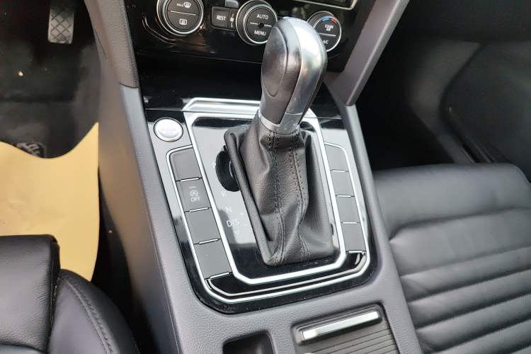 Used Volkswagen Magotan 2019 330TSI DSG Luxury Model China V Standard Gear Lever