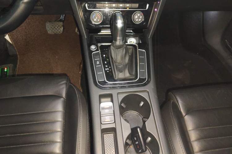 Used Volkswagen Magotan 2019 330TSI DSG Leading Model China VI Standard Gear Lever