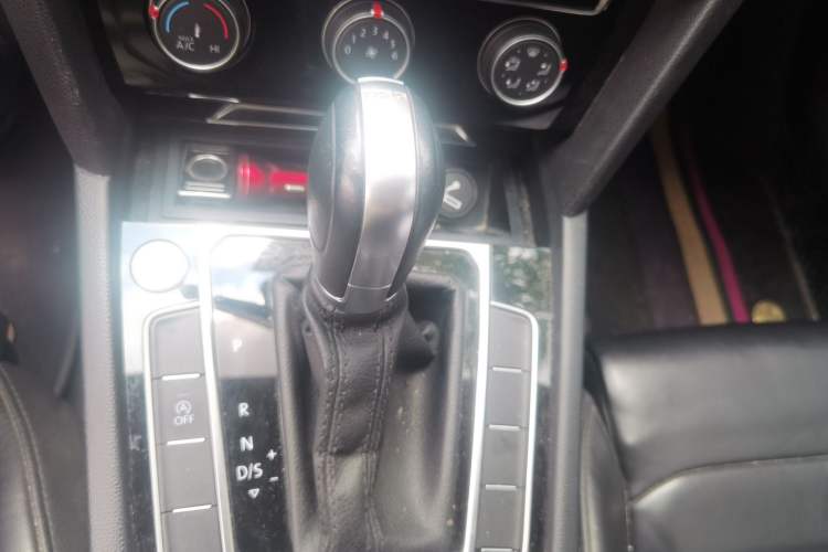 Used Volkswagen Magotan 2019 330TSI DSG Leading Model China VI Standard Gear Lever
