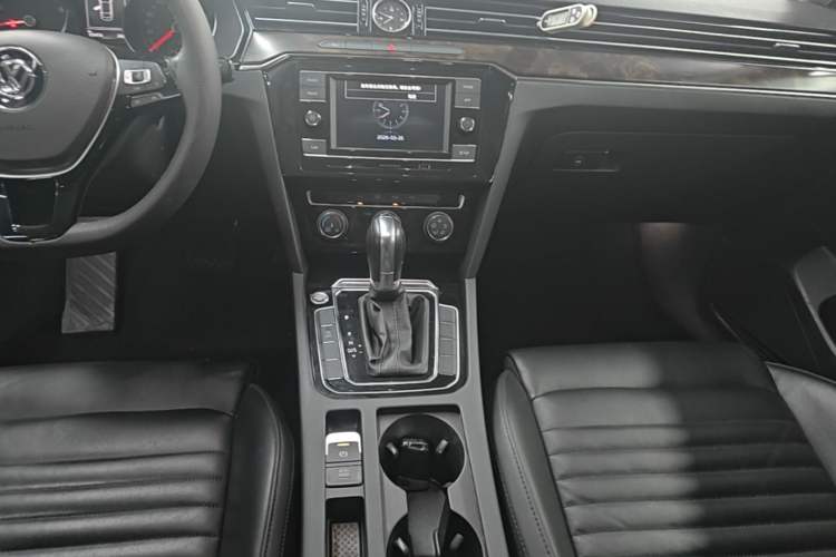 Used Volkswagen Magotan 2019 330TSI DSG Leading Model China VI Standard Gear Lever