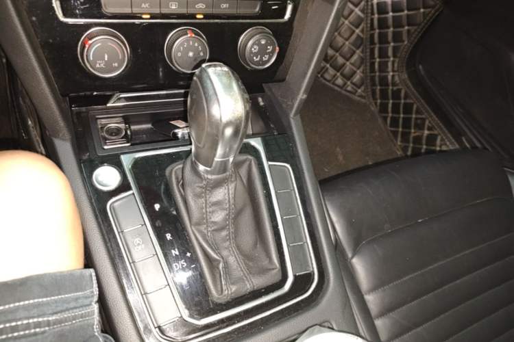 Used Volkswagen Magotan 2019 330TSI DSG Leading Model China VI Standard Gear Lever