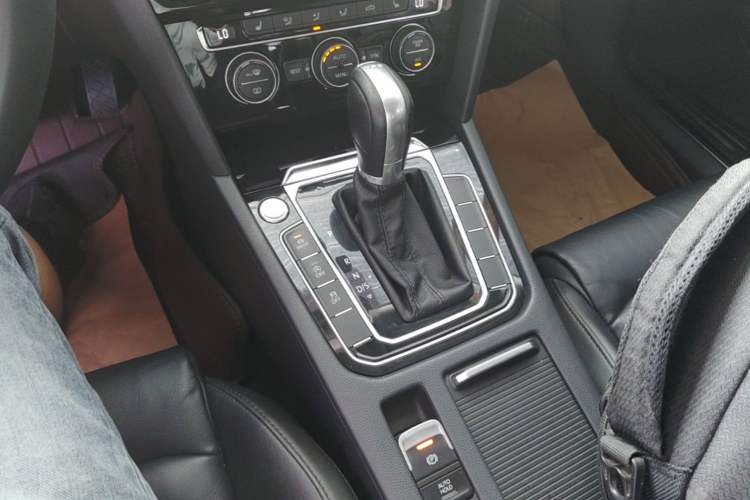 Used Volkswagen Magotan 2019 330TSI DSG Luxury Model China V Standard Gear Lever
