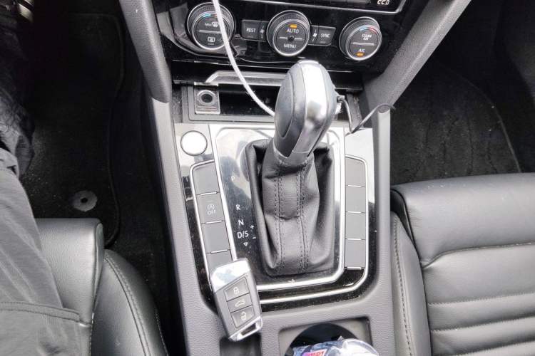Used Volkswagen Magotan 2019 330TSI DSG Luxury Version China VI Standard Gear Lever