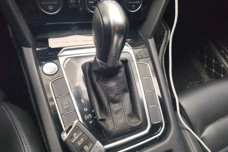Used Volkswagen Magotan 2019 330TSI DSG Luxury Version China VI Standard Gear Lever