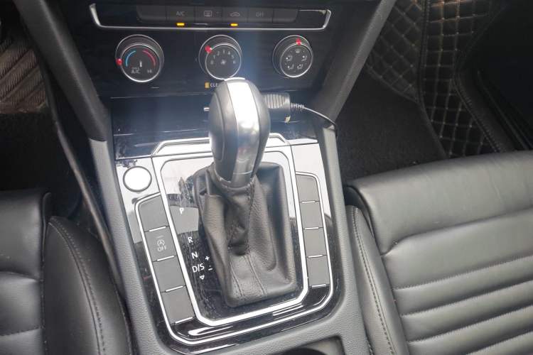 Used Volkswagen Magotan 2019 330TSI DSG Leading Edition China V Standard Gear Lever