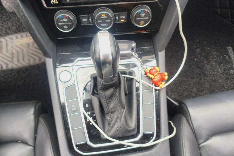 Used Volkswagen Magotan 2019 330TSI DSG Luxury Version China VI Standard Gear Lever