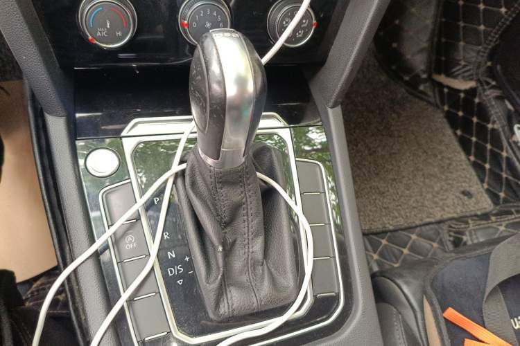 Used Volkswagen Magotan 2019 330TSI DSG Leading Edition China V Standard Gear Lever