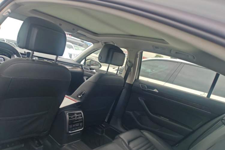 Used Volkswagen Magotan 2019 330TSI DSG Luxury Version China VI Standard Headliner