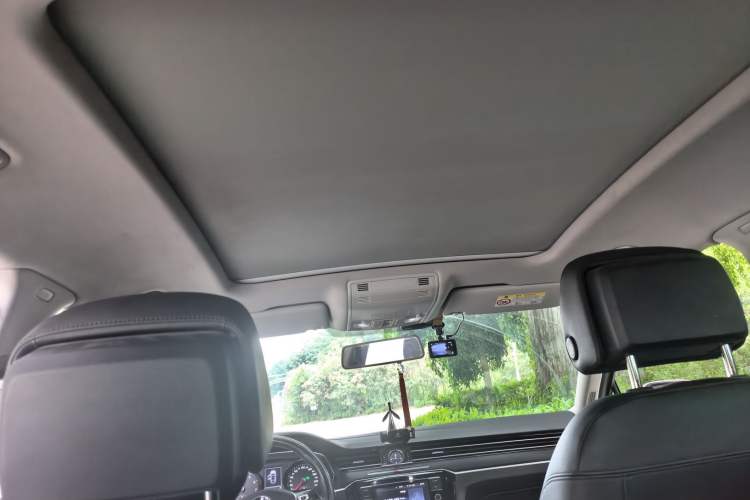 Used Volkswagen Magotan 2019 330TSI DSG Leading Model China VI Standard Headliner