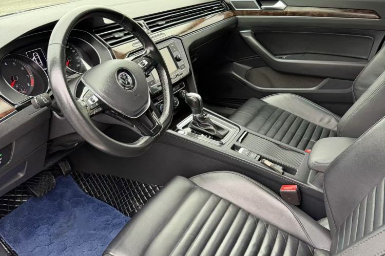 Used Volkswagen Magotan 2019 330TSI DSG Leading Model China VI Standard Interior 2