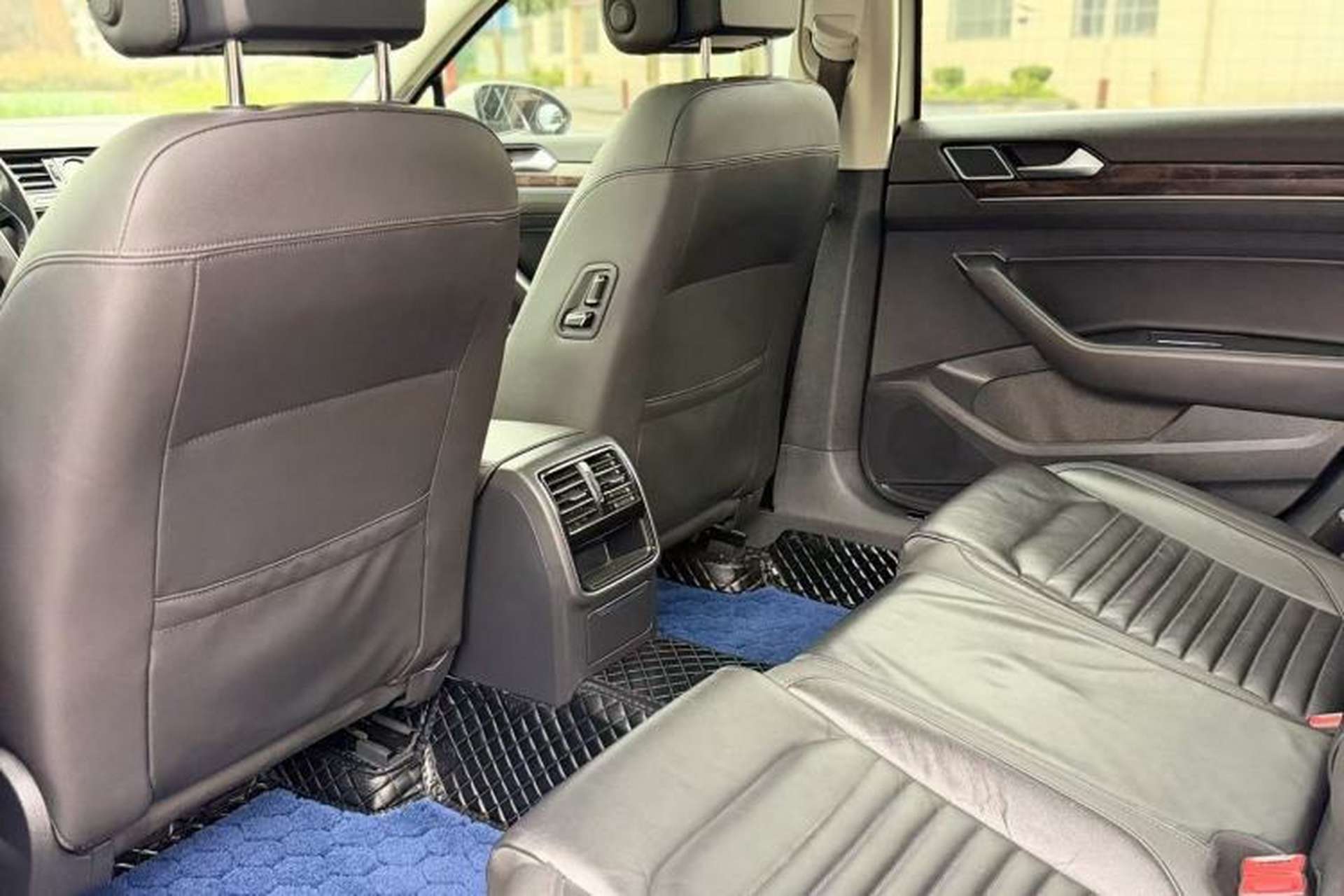 Used Volkswagen Magotan 2019 330TSI DSG Leading Model China VI Standard Interior 3