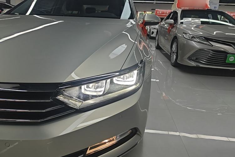 Used Volkswagen Magotan 2019 330TSI DSG Leading Model China VI Standard Left Front Headlight