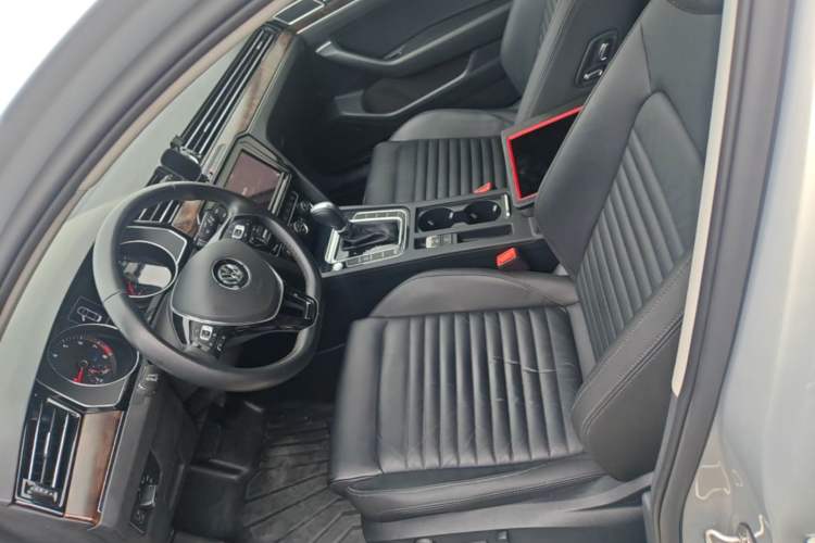 Used Volkswagen Magotan 2019 330TSI DSG Luxury Version China VI Standard Left Front Seat