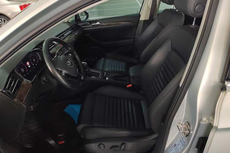 Used Volkswagen Magotan 2019 330TSI DSG Luxury Version China VI Standard Left Front Seat