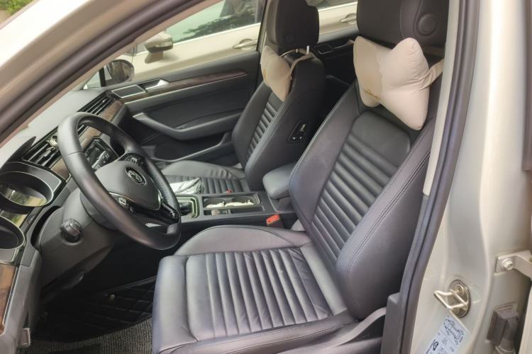 Used Volkswagen Magotan 2019 330TSI DSG Luxury Version China VI Standard Left Front Seat