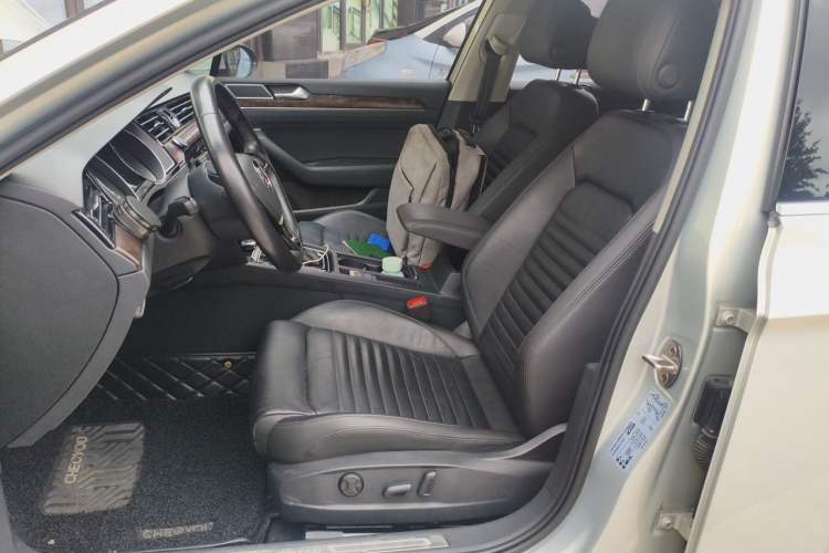 Used Volkswagen Magotan 2019 330TSI DSG Luxury Version China VI Standard Left Front Seat