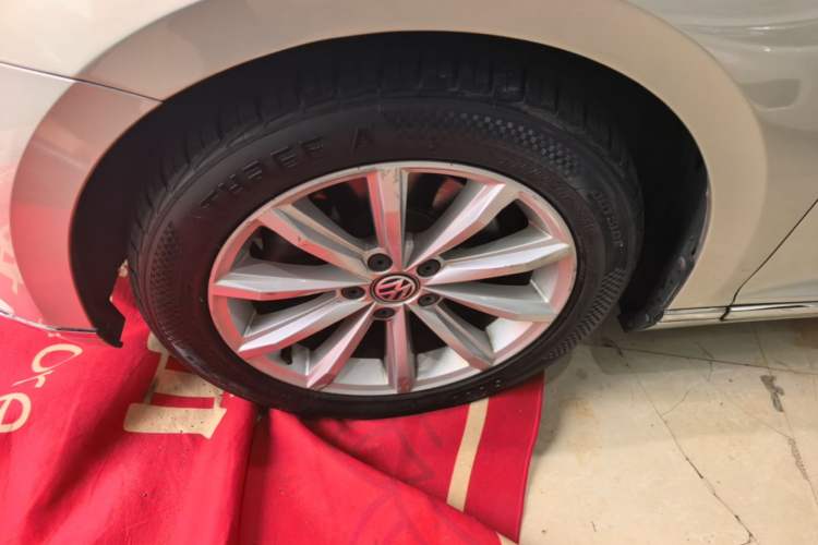 Used Volkswagen Magotan 2019 330TSI DSG Leading Model China VI Standard Left Front Wheel Hub