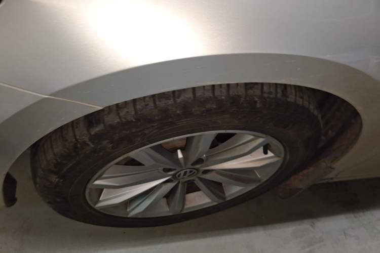 Used Volkswagen Magotan 2019 330TSI DSG Leading Model China VI Standard Left Front Wheel Hub