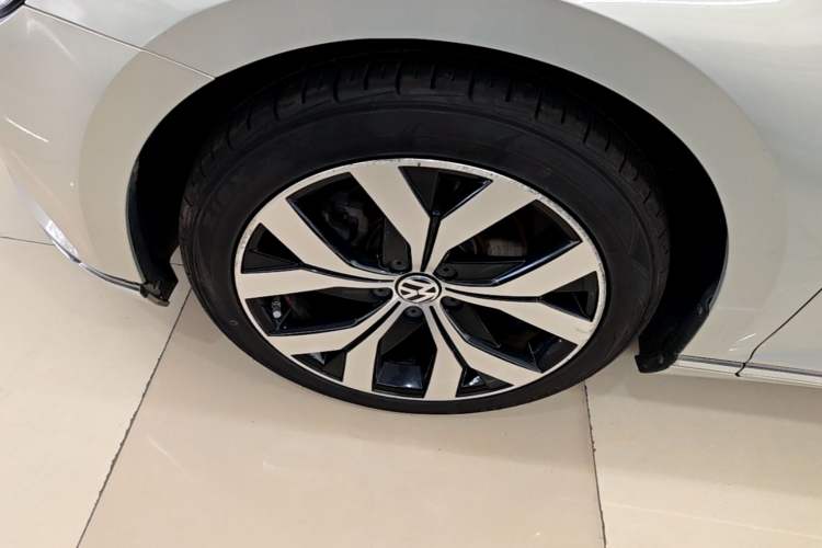 Used Volkswagen Magotan 2019 280TSI DSG Comfort Model China VI Standard Left Front Wheel Hub