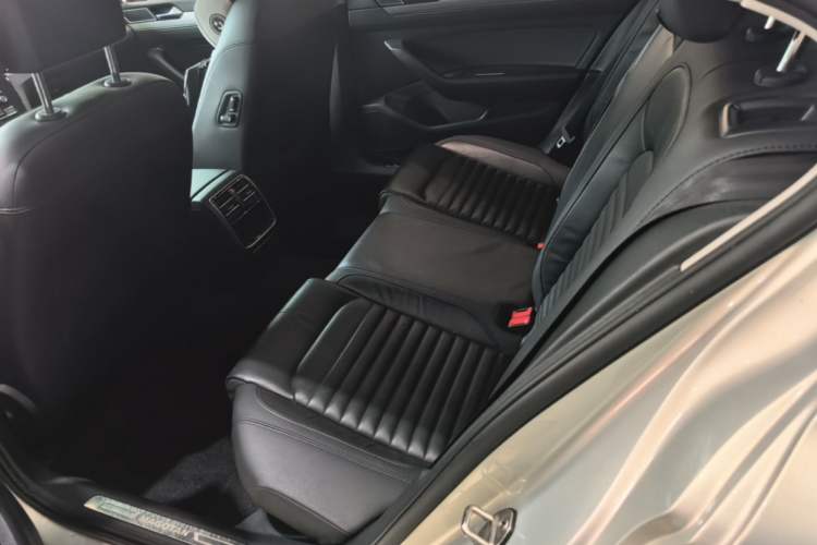 Used Volkswagen Magotan 2019 330TSI DSG Leading Model China VI Standard Left Rear Seat