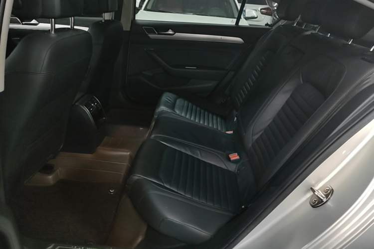 Used Volkswagen Magotan 2019 330TSI DSG Leading Edition China V Standard Left Rear Seat