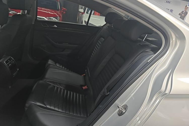 Used Volkswagen Magotan 2019 330TSI DSG Leading Model China VI Standard Left Rear Seat