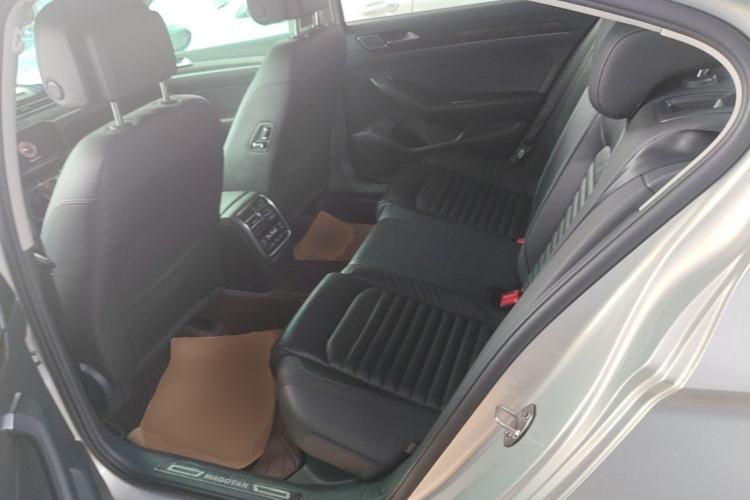 Used Volkswagen Magotan 2019 330TSI DSG Luxury Model China V Standard Left Rear Seat