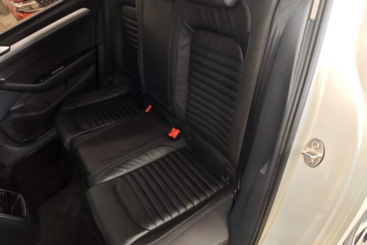 Used Volkswagen Magotan 2019 280TSI DSG Comfort Model China VI Standard Left Rear Seat