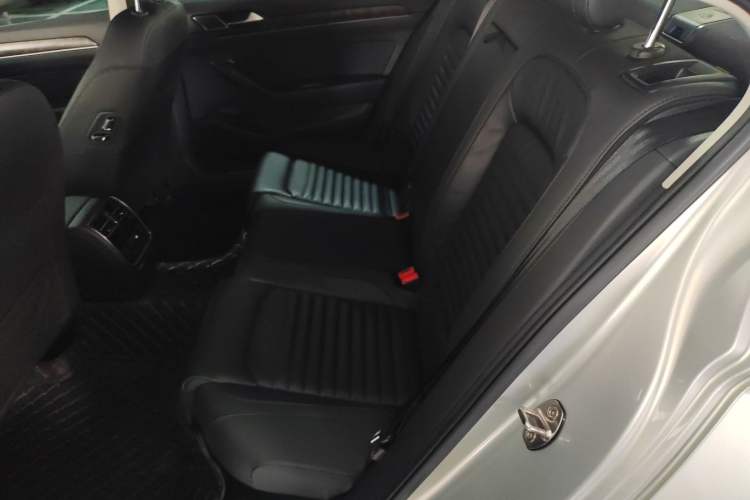 Used Volkswagen Magotan 2019 330TSI DSG Luxury Version China VI Standard Left Rear Seat