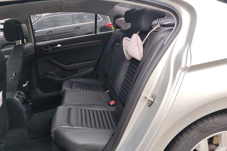 Used Volkswagen Magotan 2019 330TSI DSG Luxury Version China VI Standard Left Rear Seat