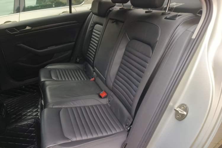 Used Volkswagen Magotan 2019 330TSI DSG Luxury Version China VI Standard Left Rear Seat