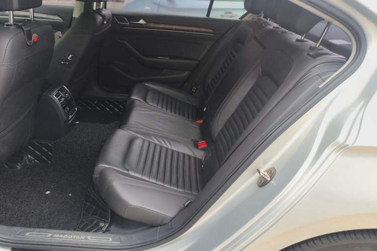 Used Volkswagen Magotan 2019 330TSI DSG Luxury Version China VI Standard Left Rear Seat