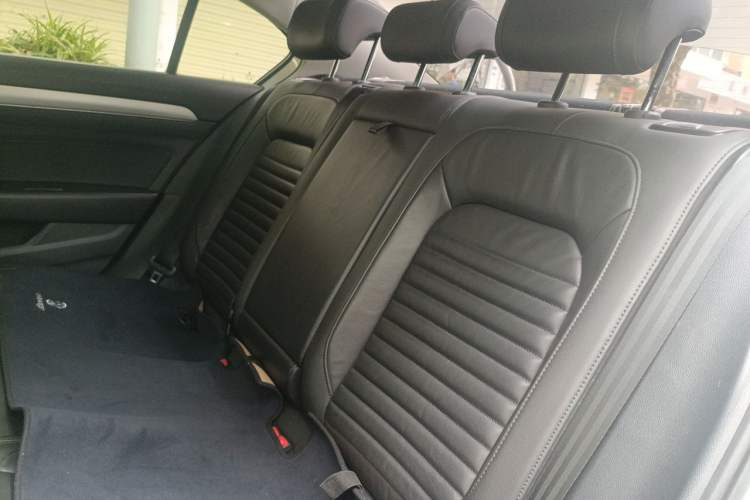 Used Volkswagen Magotan 2019 330TSI DSG Leading Edition China V Standard Left Rear Seat
