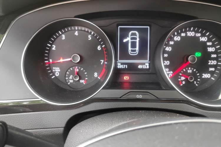 Used Volkswagen Magotan 2019 380TSI DSG Luxury Model China V Standard Odometer Close Up