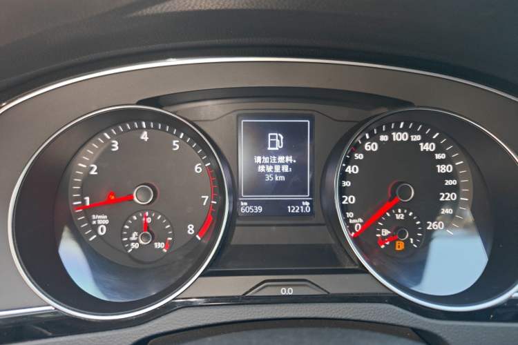 Used Volkswagen Magotan 2019 330TSI DSG Luxury Version China VI Standard Odometer Close Up