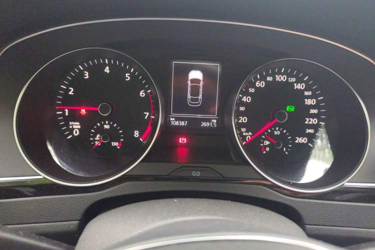 Used Volkswagen Magotan 2019 330TSI DSG Luxury Version China VI Standard Odometer Close Up