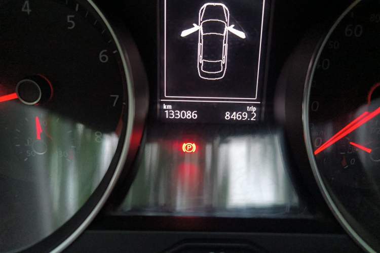 Used Volkswagen Magotan 2019 330TSI DSG Leading Edition China V Standard Odometer Close Up